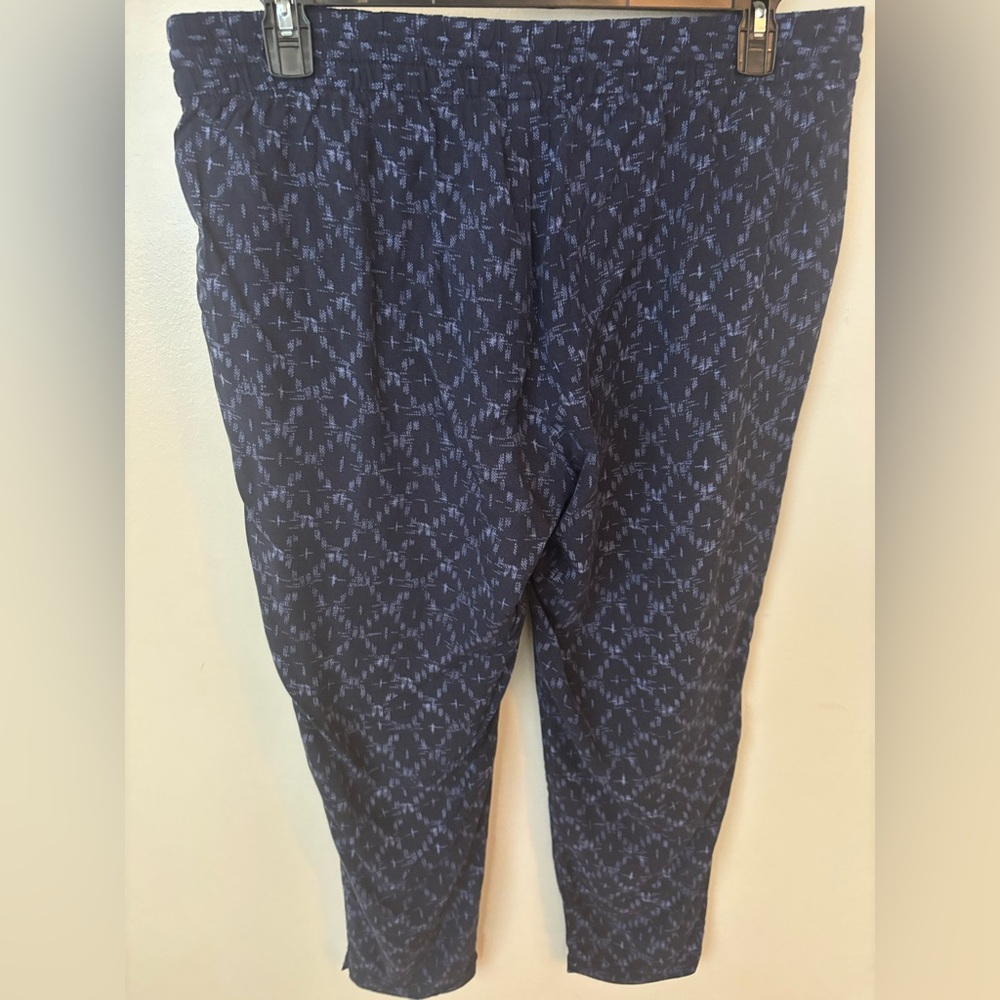 Old Navy patterned navy pant with contrast lite blue. - Picture 2 of 3